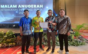 Bawaslu Provinsi Gorontalo Raih Penghargaan Lembaga Informatif