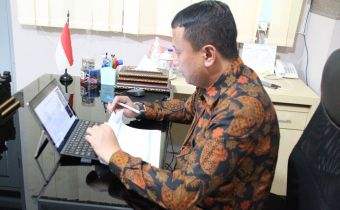 Nikson Ikuti Rapat Evaluasi Pelaksanaan AnggaranÂ 