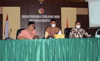 J. Umar Buka Sosialisasi Pedoman Pengelola Media di Lingkungan Bawaslu se-Provinsi Gorontalo