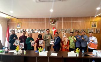 Bawaslu Provinsi Gorontalo Serahkan Laporan Kegiatan Pembentukan Panwascam