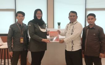 Ahmad Serahkan Laporan Pertanggungjawaban Tugas