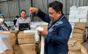 Awasi Langsung Pengadaan Logistik, Amin Tinjau Pabrik Pencetakan di Bekasi