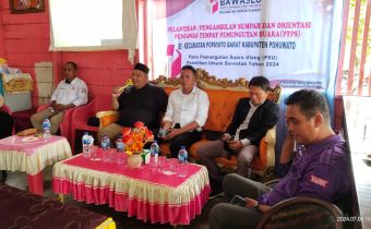 Amin beri Arahan kepada Pengawas Pemungutan Suara di Pohuwato