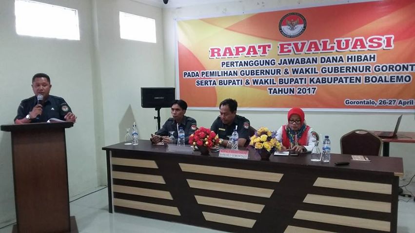 Bawaslu Provinsi Gorontalo Gelar Rapat Evaluasi Pengelolaan Pertanggungjawaban Dana Hibah Kepada Panwas Kabupaten Kota