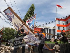 Langgar Aturan, Bawaslu Mulai Copot Baliho Caleg