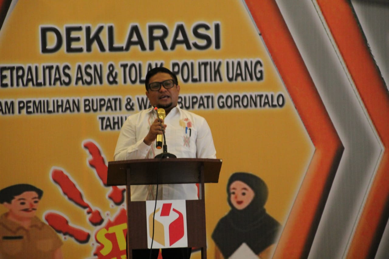 Idris Usuli berikan Materi pada Deklarasi Netralitas ASN dan Tolak Politik Uang.