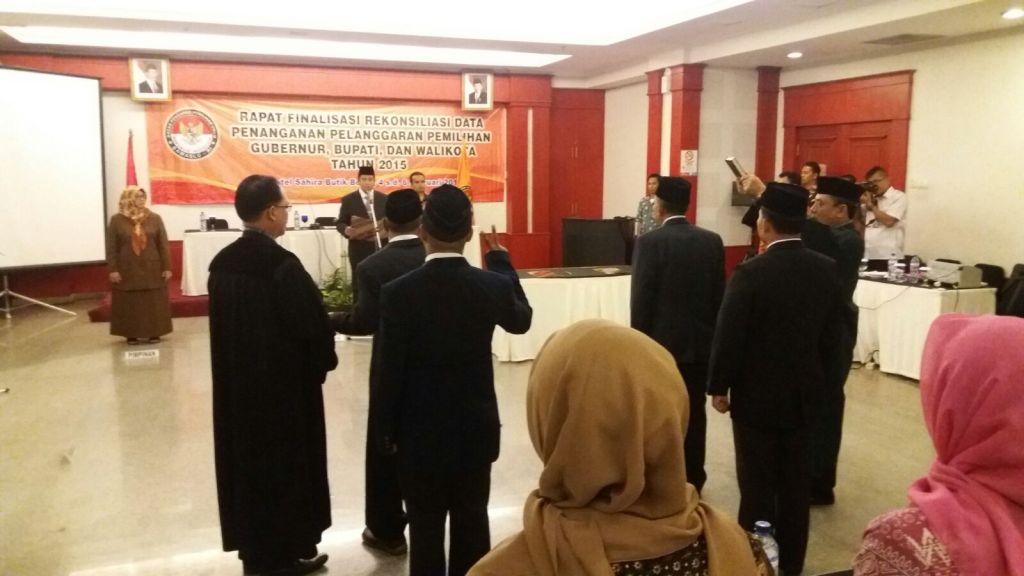 Pelantikan PAW Unsur Pimpinan Bawaslu Provinsi Gorontalo Periode 2012-2017