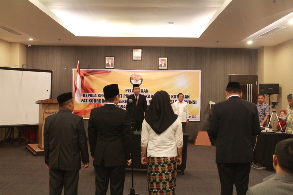 Bawaslu Gorontalo " Lantik " Kepala Sekretariat Panwaslu Kabupaten-Kota Se-Provinsi Gorontalo