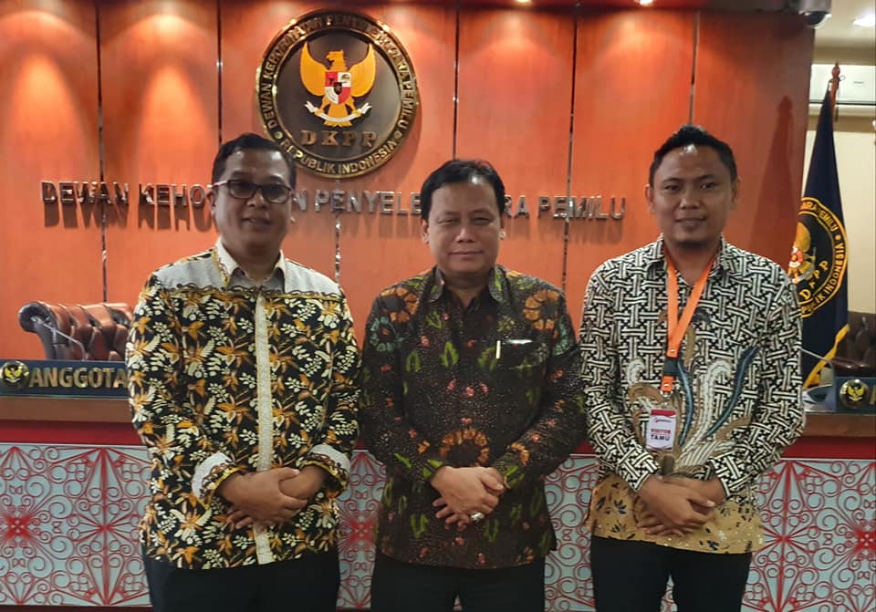KORDIV PENGAWASAN BAWASLU PROVINSI GORONTALO, RAHMAD KATON MOHI HADIRI SIDANG PUTUSAN DKPP RI