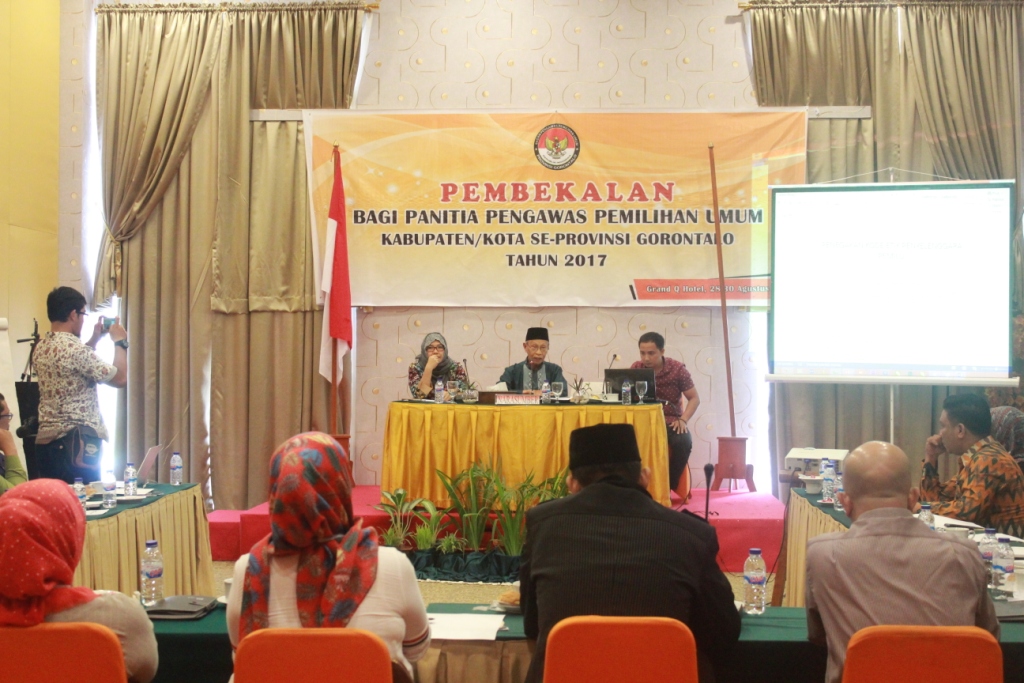 Pasca Pelantikan, Panwas Kabupaten Kota Se-Provinsi Gorontalo "Ikuti" Pembekalan Oleh Bawaslu Prov. Gorontalo