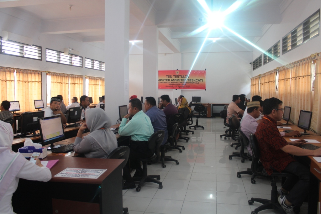 Komisi II DPR-RI "Pantau" Pelaksanaan Ujian Tertulis CAT Calon Anggota Bawaslu Provinsi Gorontalo