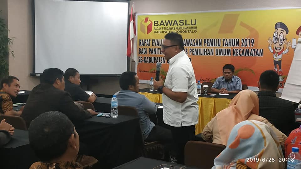 DEMOKRASI DAN PEMILIH PEMULA
