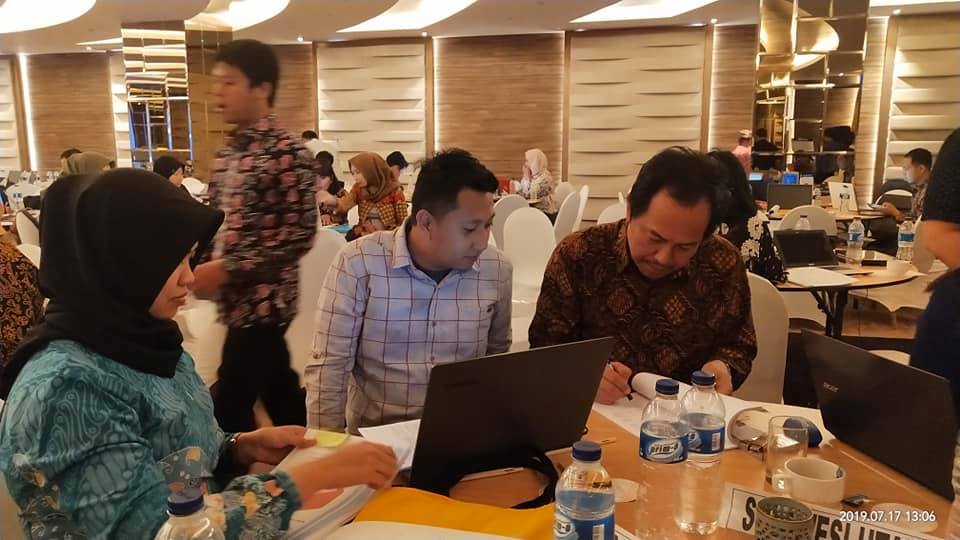 Kepala Sekretariat Bawasu Provinsi Gorontalo menghadiri kegiatan Konsolidasi penyusunan laporan keuangan