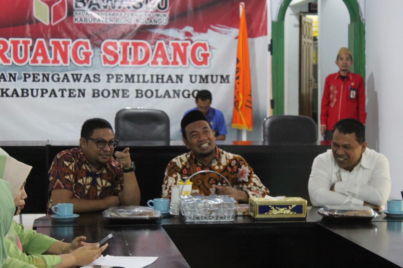 UNTUK MEMASTIKAN PENGAWASAN TAHAPAN PILKADA; BAWASLU PROVINSI GORONTALO SUPERVISI BAWASLU KAB. BONE BOLANGO