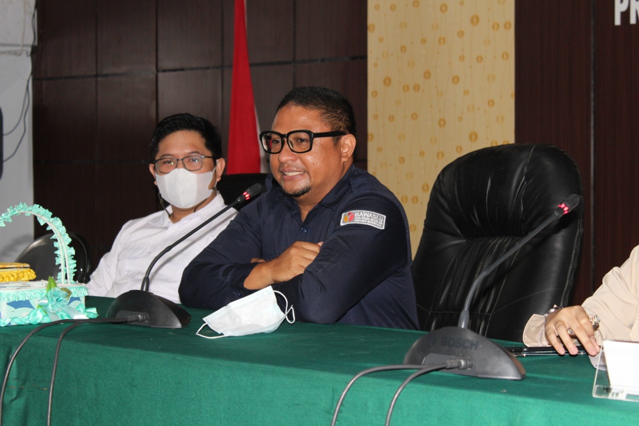 Terima 9 Mahasiswa PPL, Idris : Harap Mahasiswa Turut Andil Dalam Kerja Bawaslu