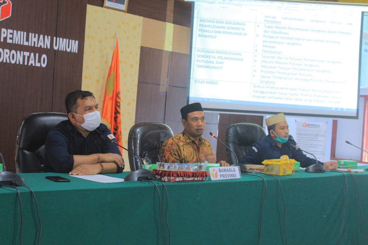 Ketua Bawaslu Provinsi Gorontalo J. Umar Membuka Kegiatan Rapat Koordinasi Pembahasan Program Divisi Penyelesaian Sengketa Pemilu dan Pemilihan