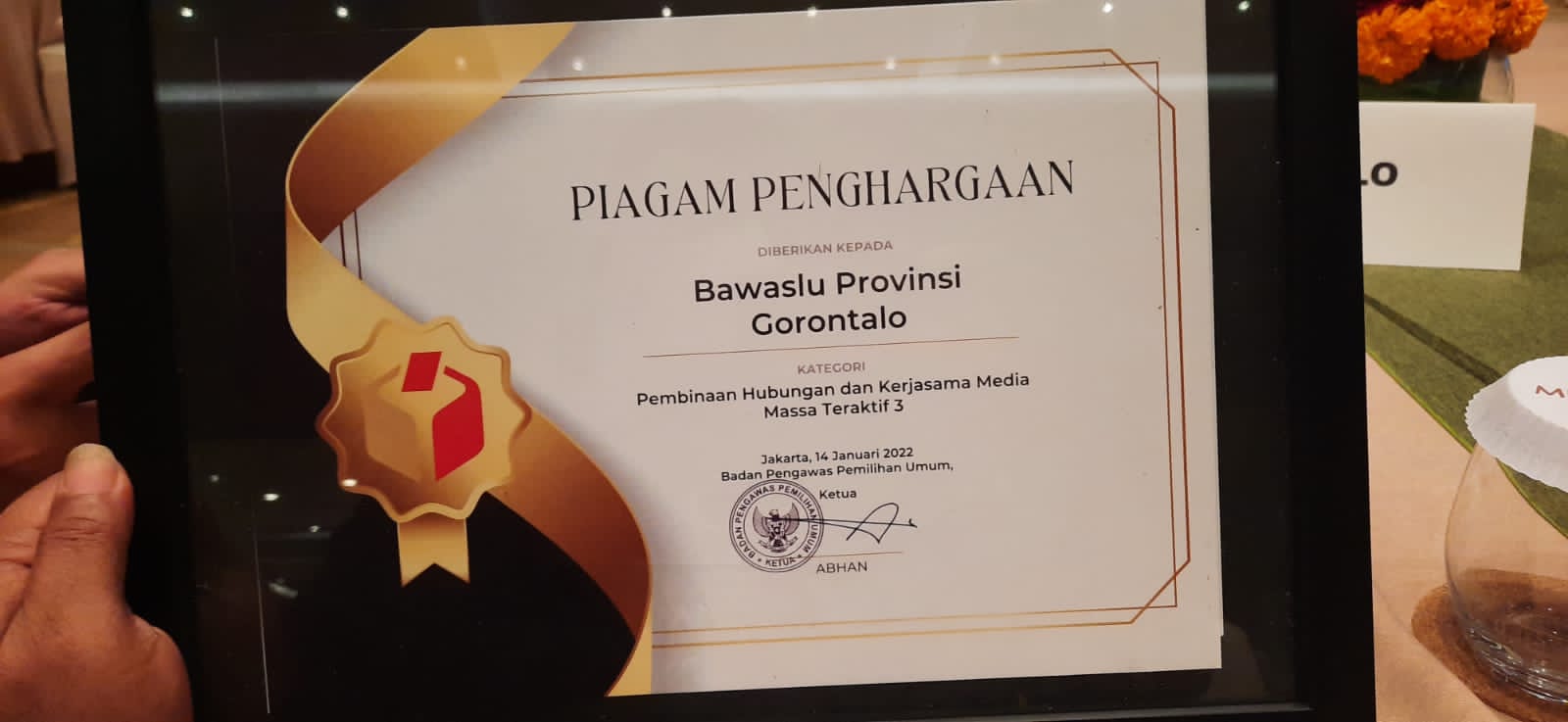 Bawaslu Provinsi Gorontalo Mendapat Piagam Penghargaan Dari Bawaslu RI