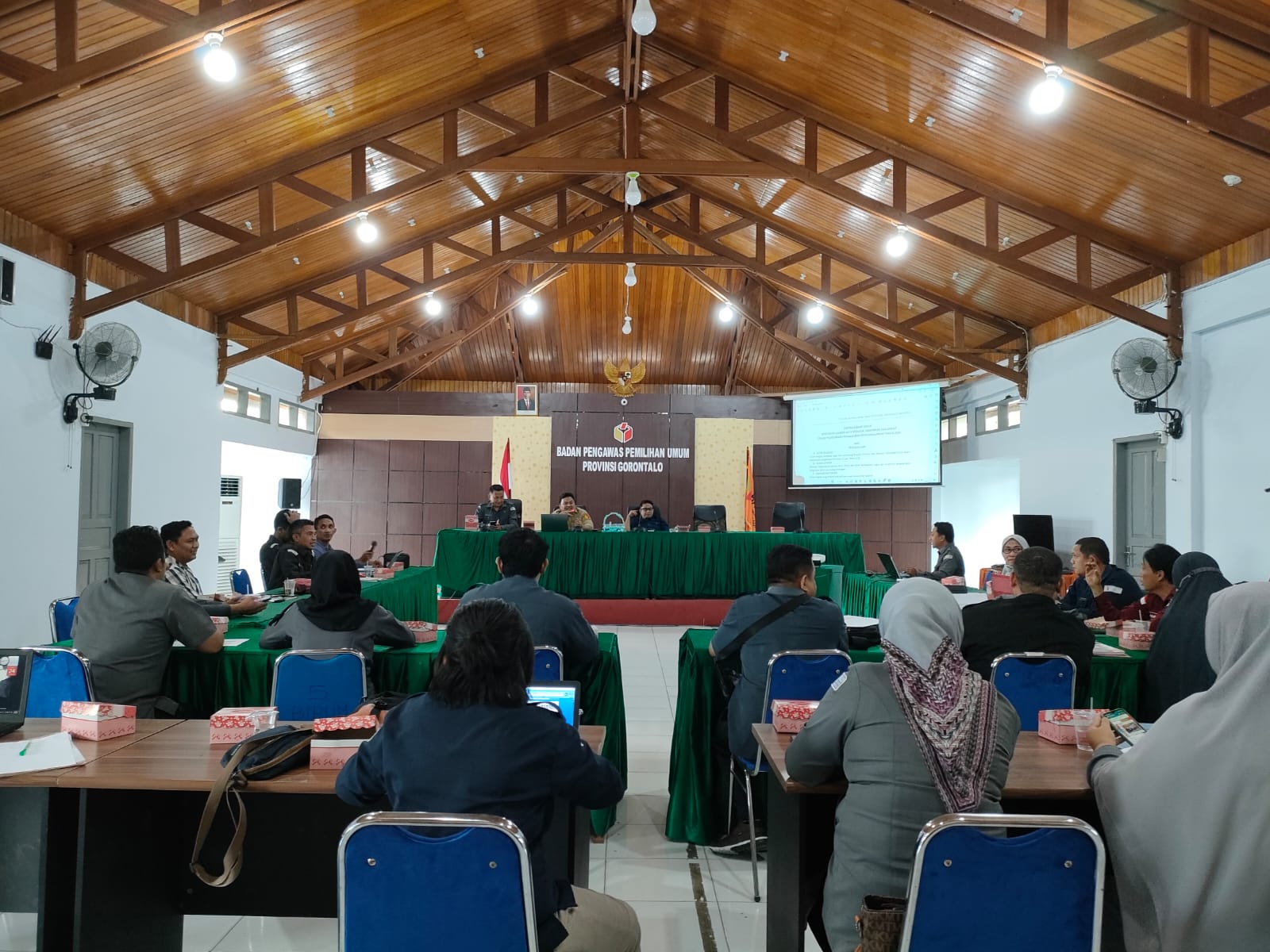 Bawaslu Provinsi Gorontalo Gelar Rakor Finalisasi Laporan Akhir Divisi SDM