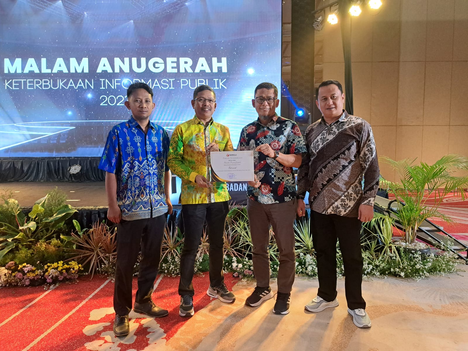 Bawaslu Provinsi Gorontalo Raih Penghargaan Lembaga Informatif