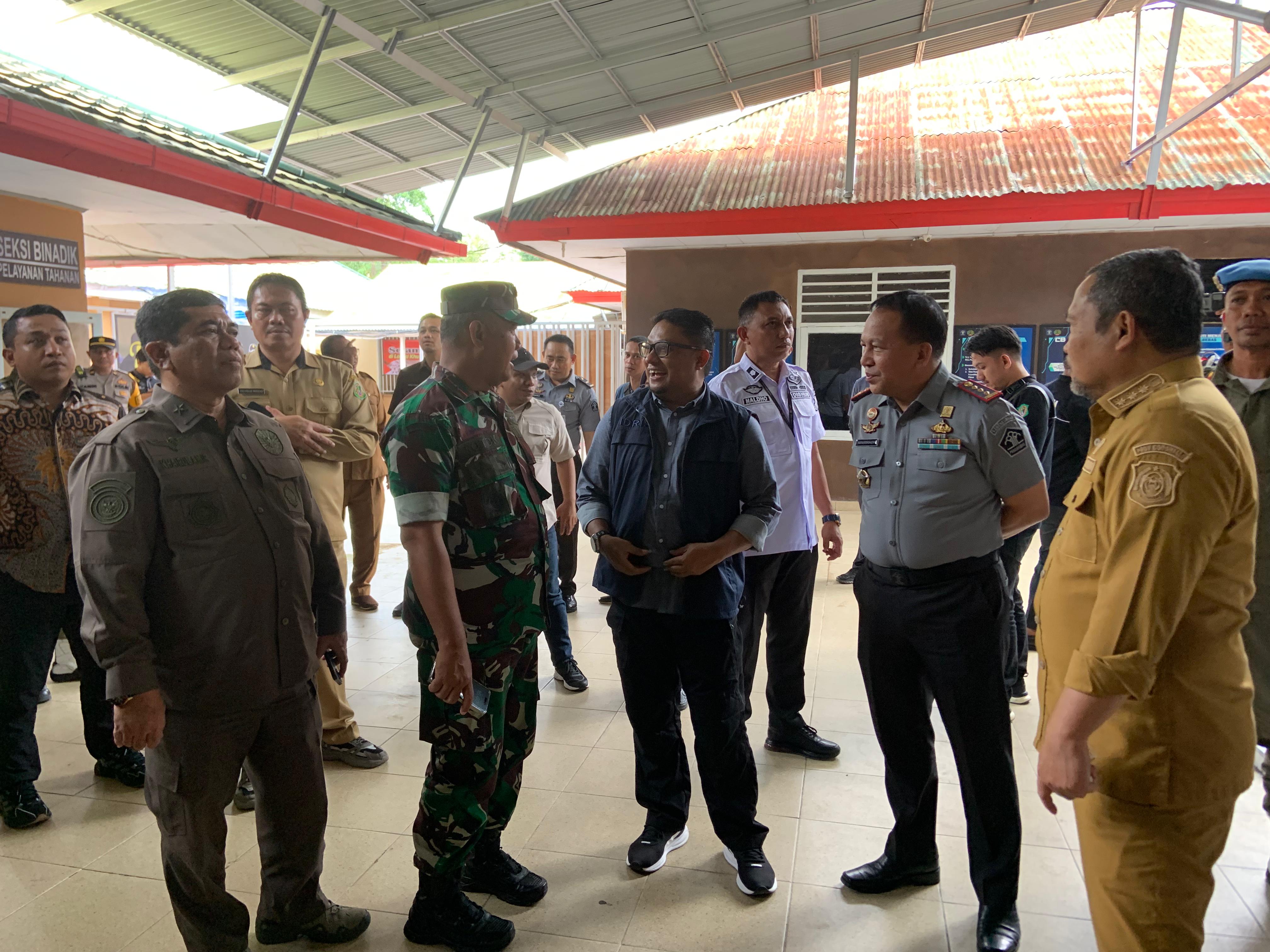 Ketua Bawaslu Provinsi Gorontalo bersama Pemerintah Provinsi Tinjau Langsung Lokasi TPS dan TPS Khusus di Lapas Gorontalo