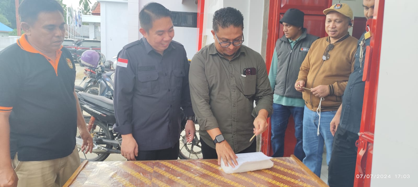 Idris Pantau Distribusi Logistik PSU pada Pemilu 2024 di Boalemo