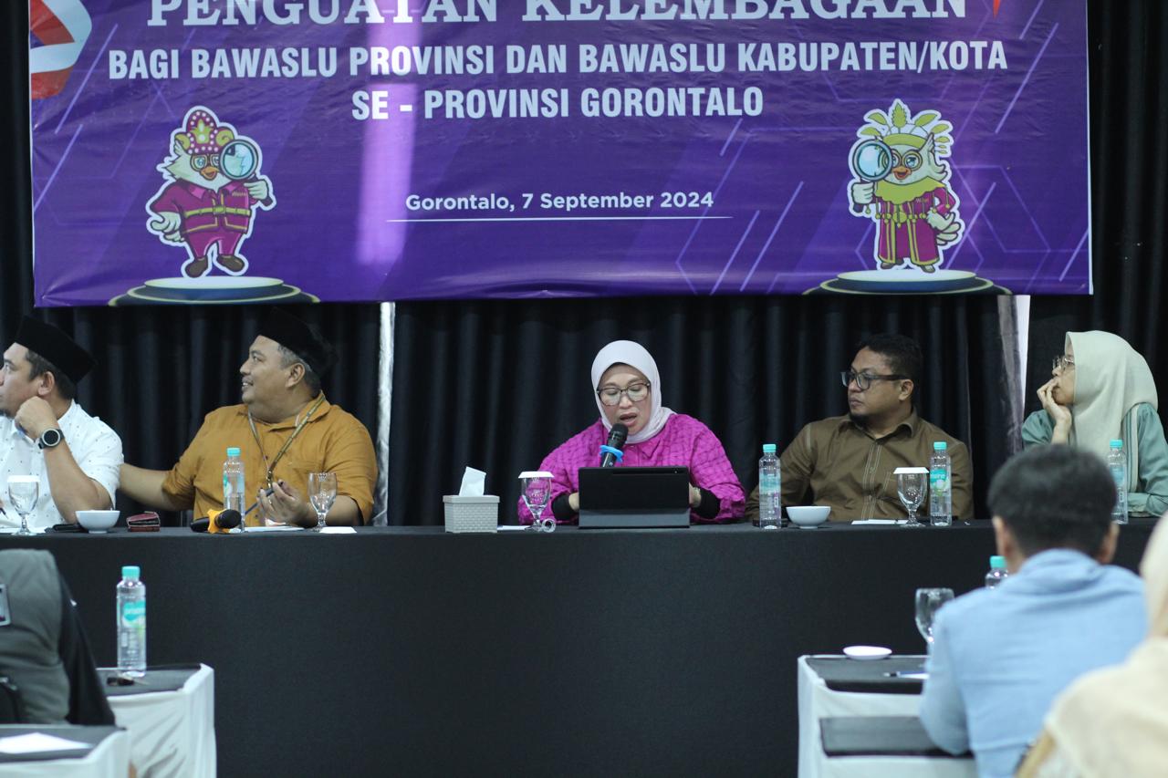 Ratna Dewi Pettalolo Ingatkan Pentingnya Etik Penyelenggara Pemilu pada Jajaran Bawaslu se-Provinsi Gorontalo