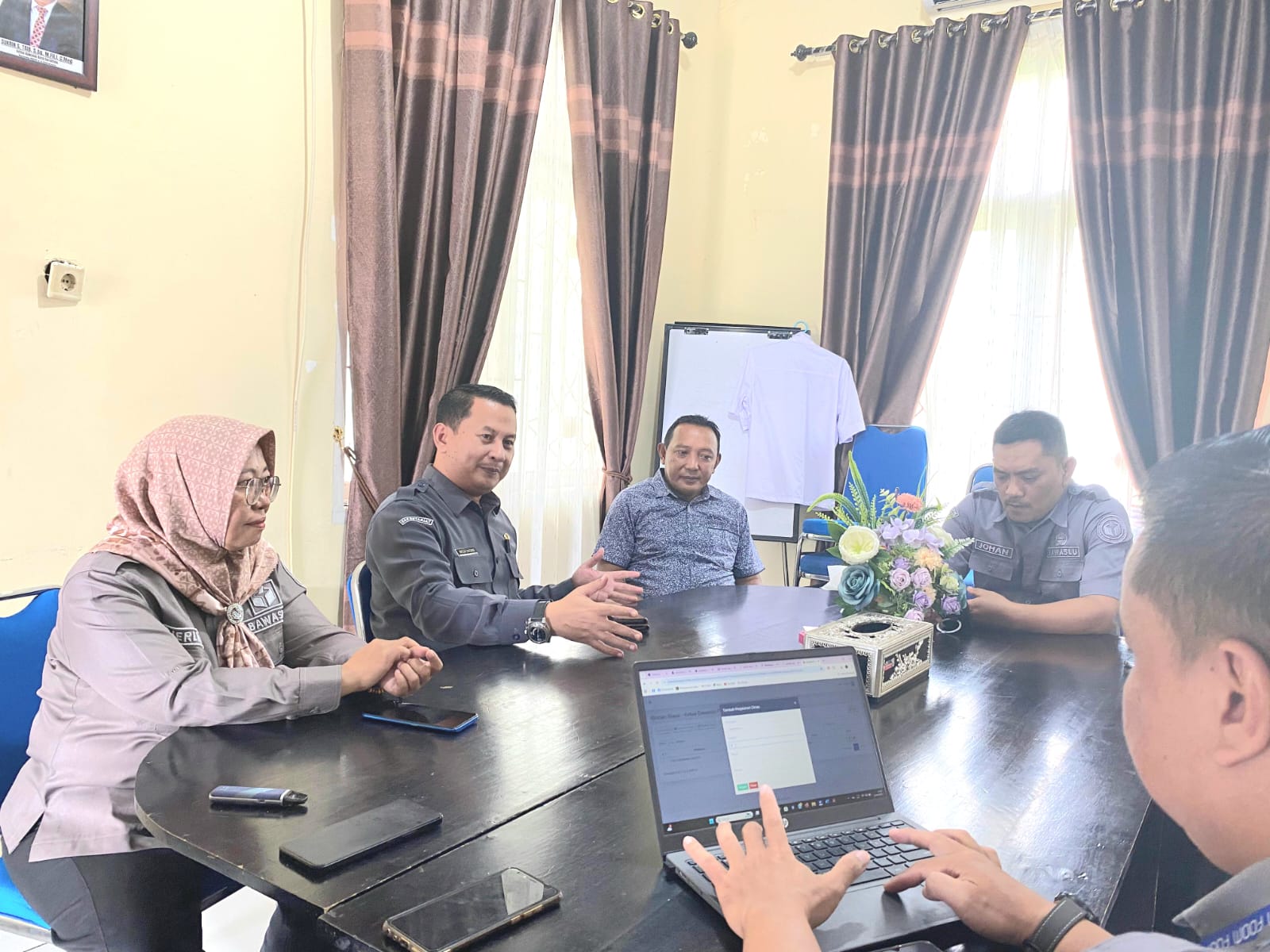 Nikson Entengo Tekankan Validitas Data Pemilih saat Monitoring Pengawasan Coktas