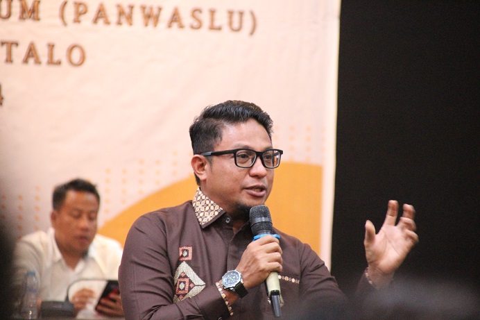 Beri Pembekalan, Idris Minta Panwascam Profesional dan Konsisten