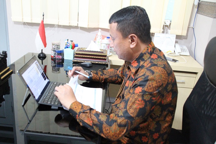 Nikson Ikuti Rapat Evaluasi Pelaksanaan AnggaranÂ 