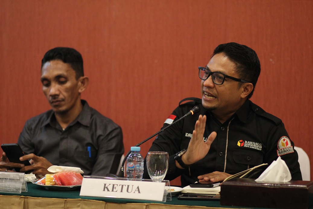 Panwascam Diminta Untuk Mengawasi Pemilu Secara Komprehensif dan Profesional