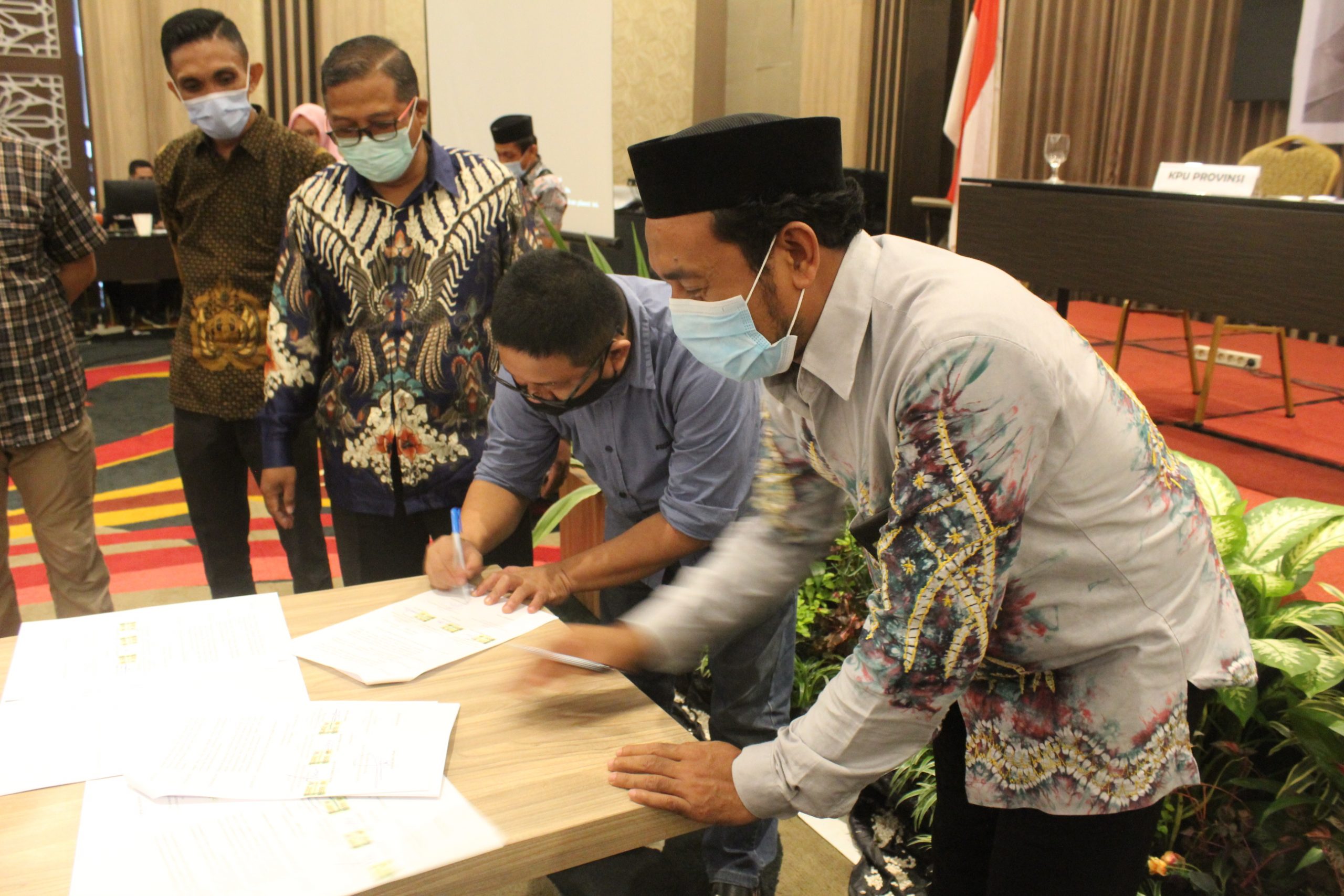 Tindaklanjuti Keputusan Bersama, Bawaslu , KPU dan KPID buat MoU.