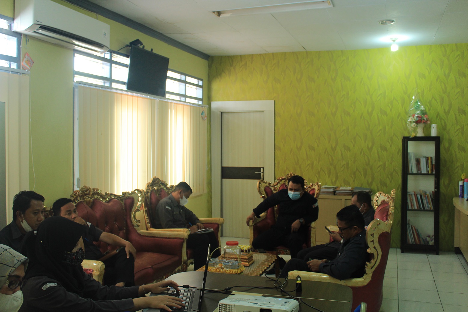 Bawaslu Provinsi Gorontalo Menggelar Rapat Bersama