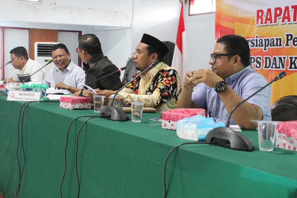 MENYIKAPI SURAT EDARAN BAWASLU RI, BAWASLU PROVINSI GORONTALO GELAR RAKOR BERSAMA TIGA KABUPATEN PENYELENGGARA PILKADA.