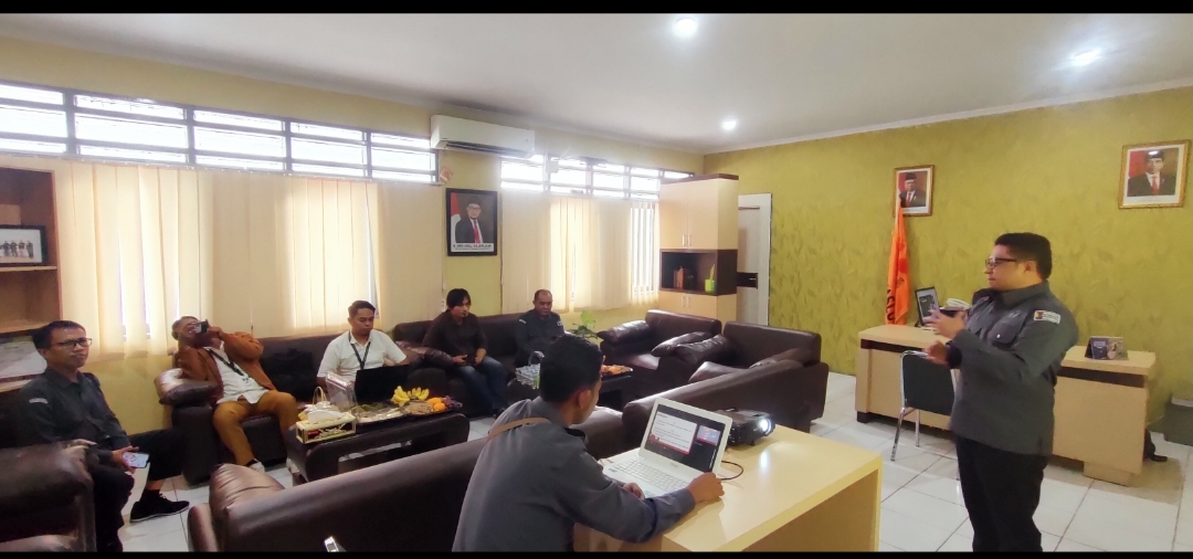 Ketua Bawaslu Provinsi Gorontalo Paparkan Kerja PPID ke KIP Gorontalo