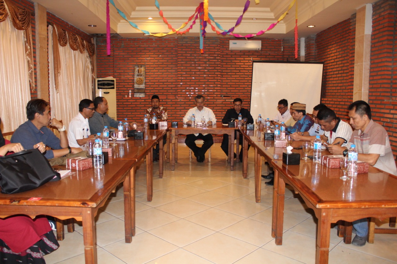 KETUA BAWASLU PROVINSI GORONTALO JAHARUDIN UMAR SAMPAIKAN PENANGANAN PELANGGRAN DI RAPAT KOMINDA