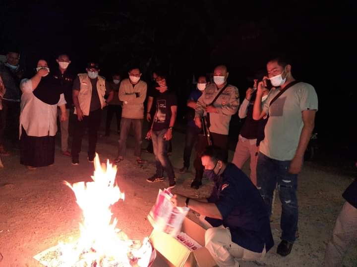 Hadiri Pemusnahan Surat Suara ini kata Idris.