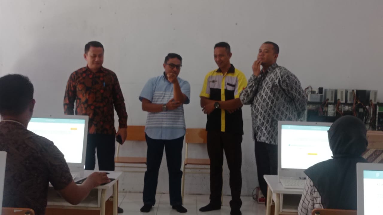 Bawaslu Provinsi Tinjau Hari Kedua Pelaksanaan Tes CAT Rekrutmen Pengawas Kecamatan