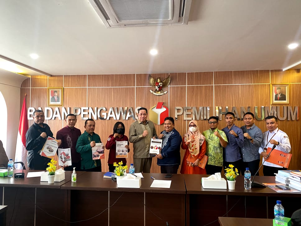 Bawaslu Provinsi Gorontalo Serahkan Laporan Kegiatan Pembentukan Panwascam