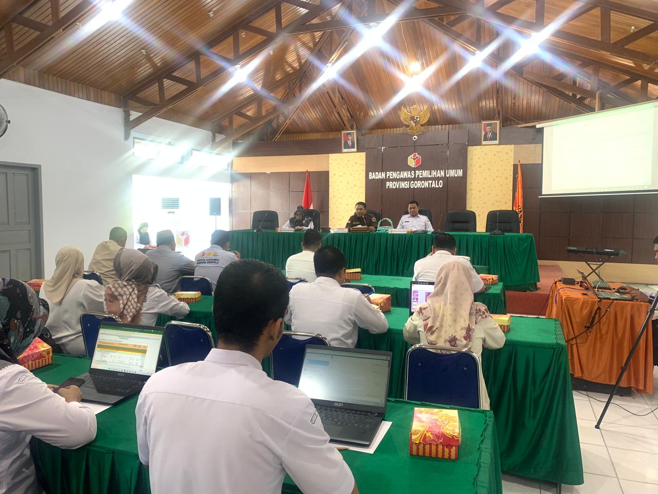 Bawaslu Provinsi Gorontalo Gelar Rapat Pembahasan Pendanaan Pemilu 2024