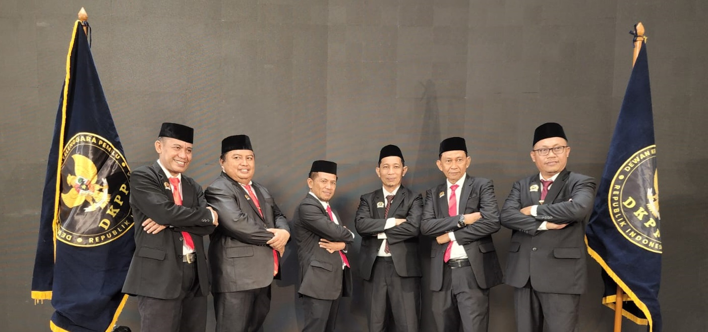 Wakili Bawaslu Provinsi Gorontalo, Amin dan Fadjri Dilantik Menjadi TPD Periode 2023-2024 Oleh DKPP