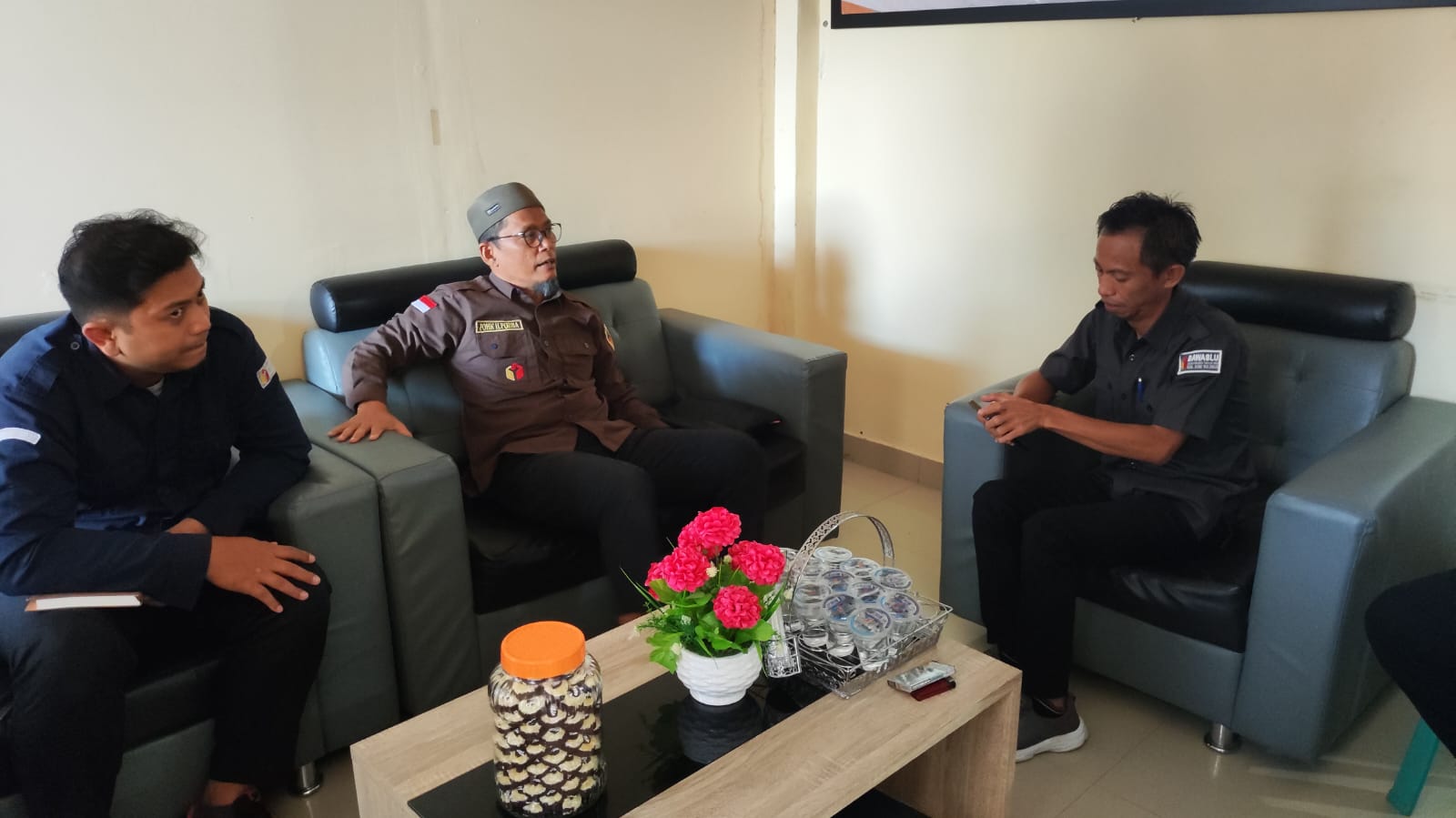John Tinjau Kesiapan  Penanganan Pelanggaran Administrasi di Bawaslu Kabupaten