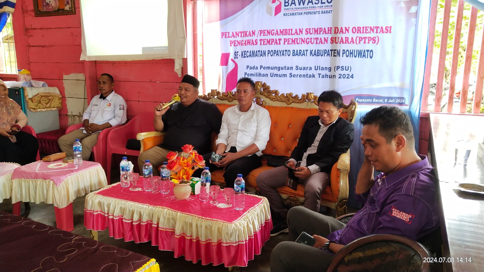 Amin beri Arahan kepada Pengawas Pemungutan Suara di Pohuwato