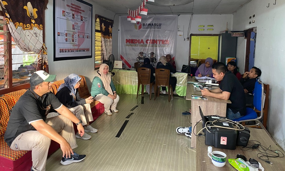 Lismawy Ibrahim Pantau Pendaftaran Pengawas TPS di Kecamatan Paguyaman