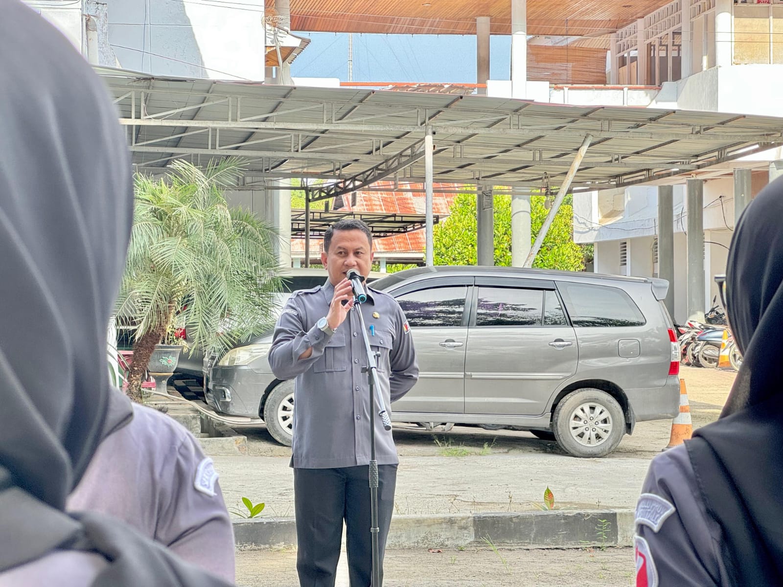 Kepala Sekretariat Nikson Entengo, Tekankan Konsistensi Kinerja Pegawai