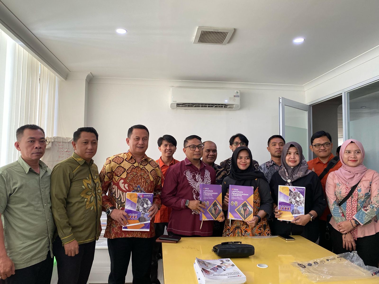 Bawaslu Provinsi Gorontalo Serahkan Laporan Divisi SDMO dan DIKLAT ke Bawaslu RI