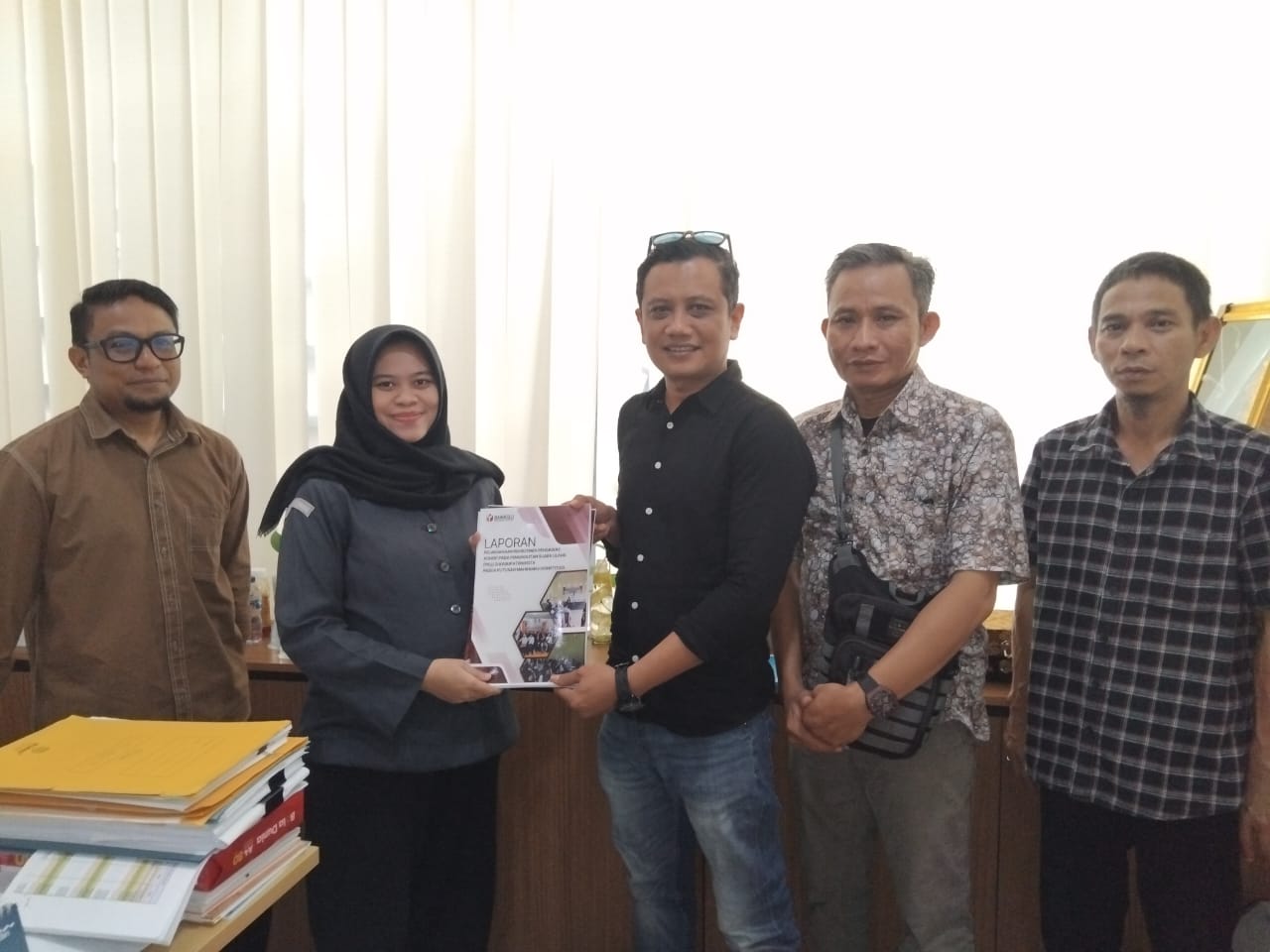 Ketua Bawaslu Provinsi Gorontalo, Idris Usuli Dampingi Bawaslu Gorontalo Utara dalam Penyampaian Laporan SDM Adhoc untuk PSU Gorontalo Utara