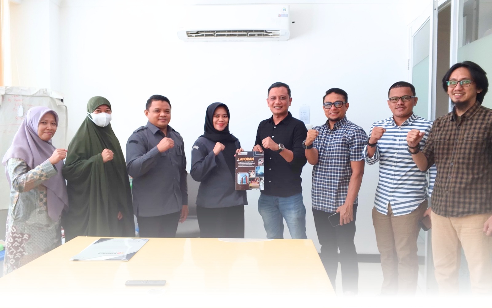 Ketua Bawaslu Provinsi Gorontalo Idris Usuli Dampingi Penyampaian Laporan Keuangan PSU ke Bawaslu RI