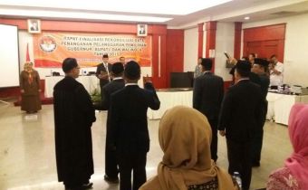 Pelantikan PAW Unsur Pimpinan Bawaslu Provinsi Gorontalo Periode 2012-2017