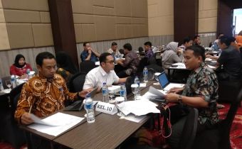 Ketua Bawaslu Provinsi Gorontalo , Jaharudin Umar, mengikuti Rapat review laporan Bawaslu Kab/Kota Tahap 2 Se Indonesia