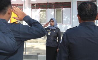 Rutinitas Apel Pagi" Sriyanti Tangkudung" Bertindak Sebagai Pembina Apel